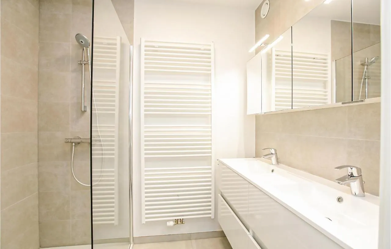 Awesome Apartment In Oostende With Outdoor Swimming Pool, Wifi And 2 Bedrooms أوستيند